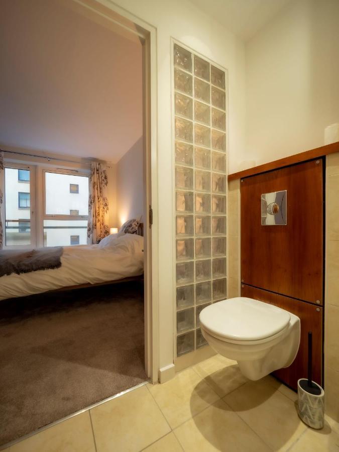Apartment Altido Elegant 2br Apt With Balcony And Parking Edinburgh