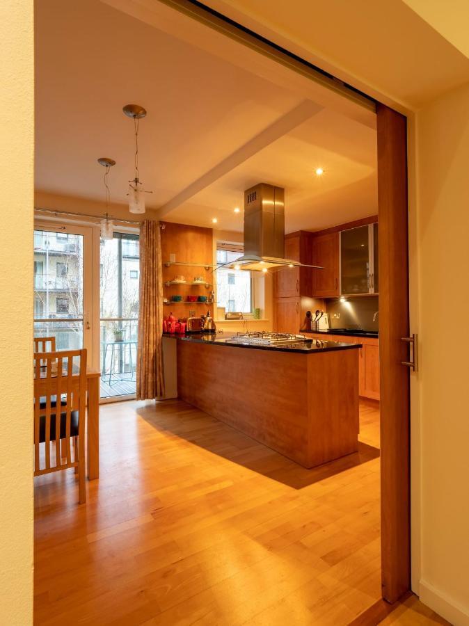 Apartment Altido Elegant 2br Apt With Balcony And Parking Edinburgh